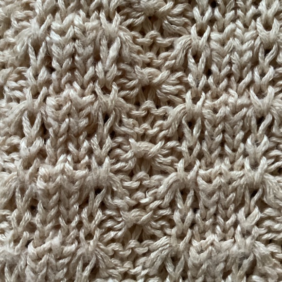 Free People ruffled sweater medium.  Colour wheat or beige. - Picture 4 of 4